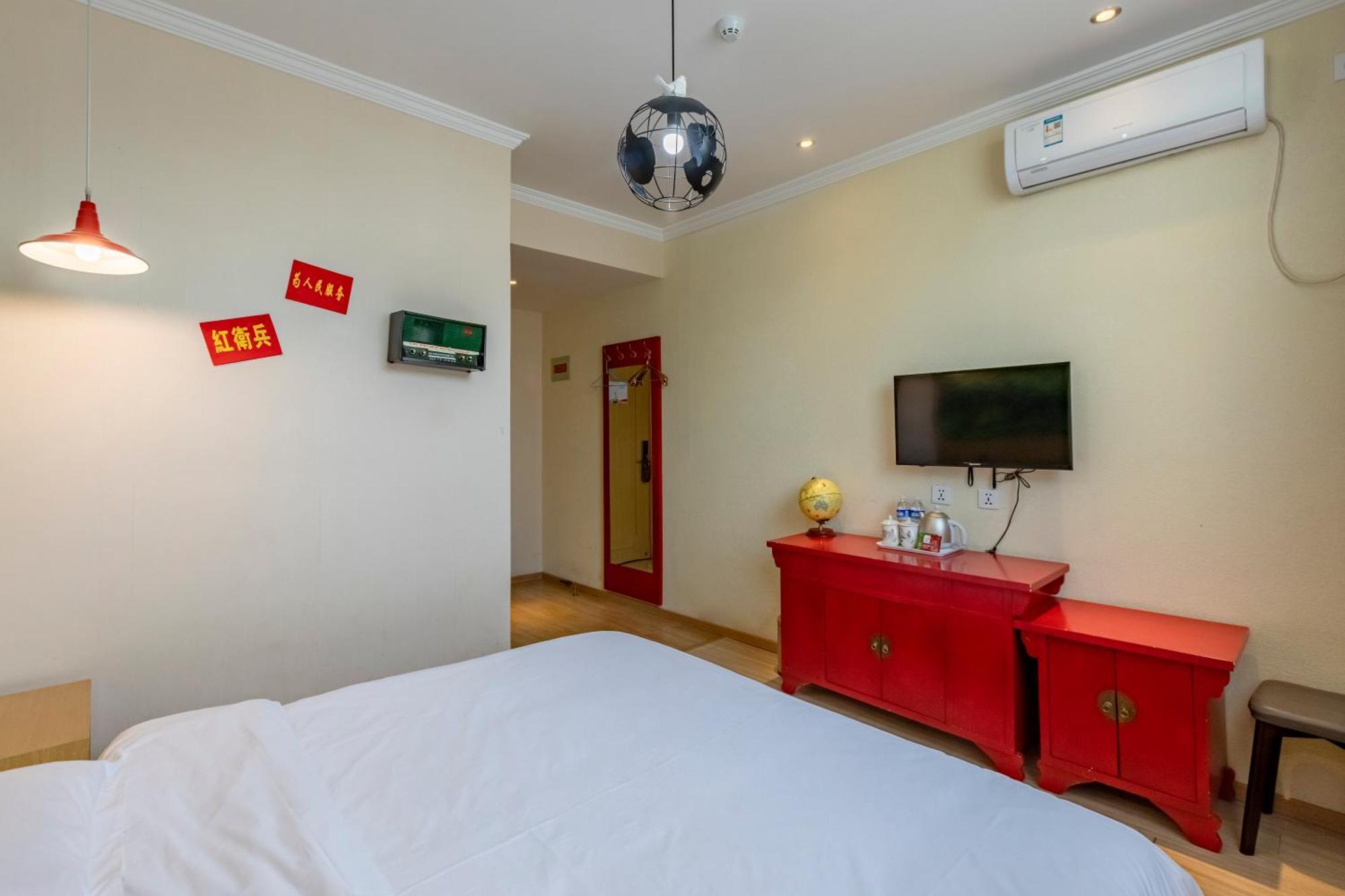 Happy Dragon Alley Hotel-In The City Center With Big Window&Free Coffe, Fluent English Speaking,Tourist Attractions Ticket Service&Food Recommendation,Near Tian Anmen Forbiddencity,Near Lama Temple,Easy To Walk To Nanluoalley&Shichahai 베이징 외부 사진